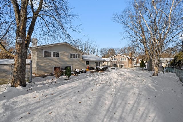 511 S Walnut Lane, Schaumburg, IL 60193