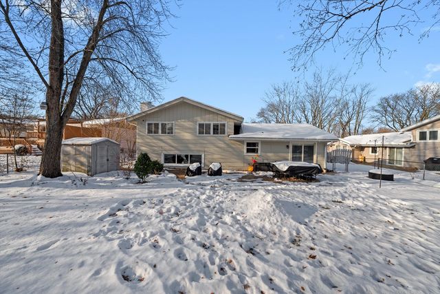 511 S Walnut Lane, Schaumburg, IL 60193