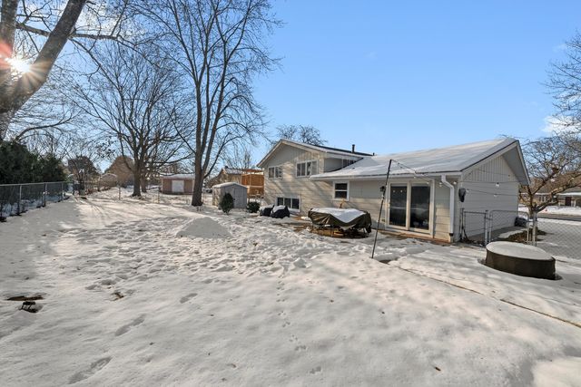 511 S Walnut Lane, Schaumburg, IL 60193