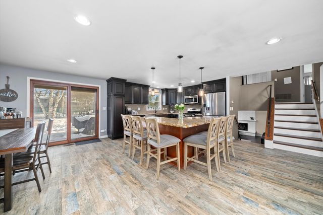 511 S Walnut Lane, Schaumburg, IL 60193