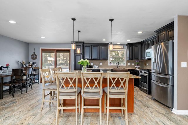 511 S Walnut Lane, Schaumburg, IL 60193