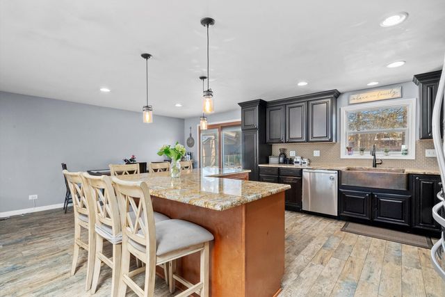 511 S Walnut Lane, Schaumburg, IL 60193