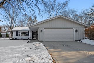 511 S Walnut Lane, Schaumburg, IL 60193