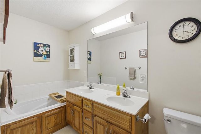1105 NW LONG Drive, Grain Valley, MO 64029