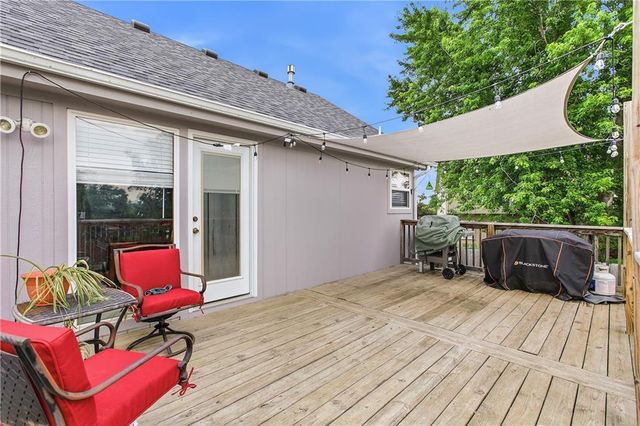 1105 NW LONG Drive, Grain Valley, MO 64029