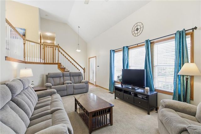 1105 NW LONG Drive, Grain Valley, MO 64029