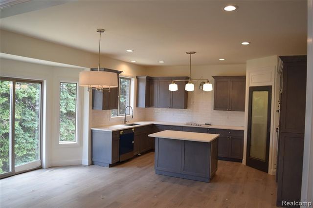 3093 Raffler Drive, Rochester Hills, MI 48307