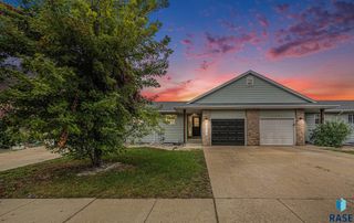3074 E Bragstad Dr, Sioux Falls, SD 57103