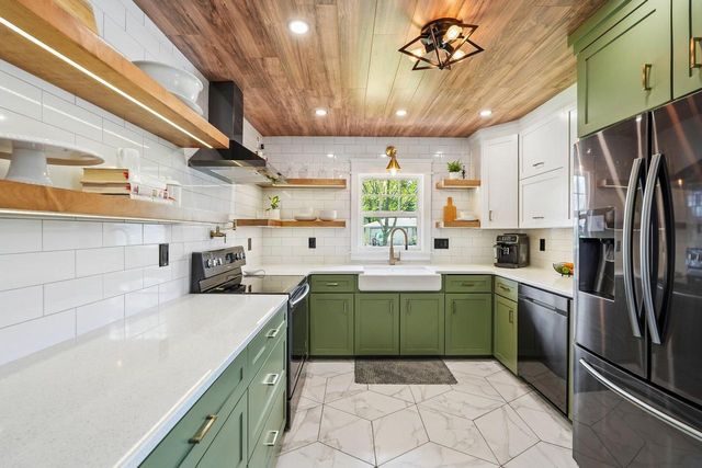 4049 S 58th STREET, Milwaukee, WI 53220