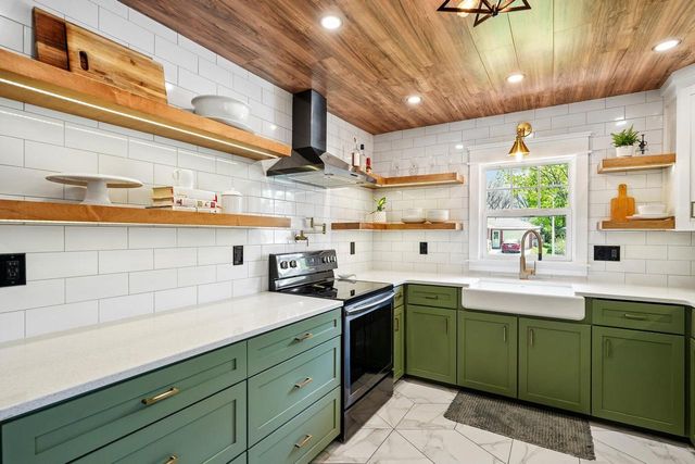 4049 S 58th STREET, Milwaukee, WI 53220