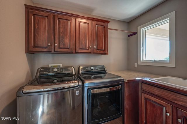 1800 Timber Ridge Drive, Bowling Green, OH 43402