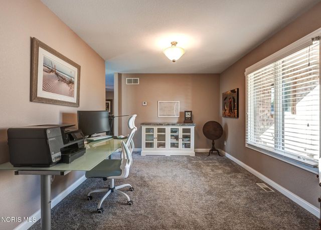 1800 Timber Ridge Drive, Bowling Green, OH 43402