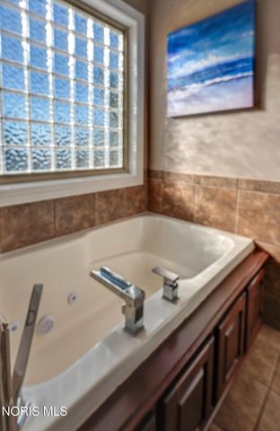 1800 Timber Ridge Drive, Bowling Green, OH 43402