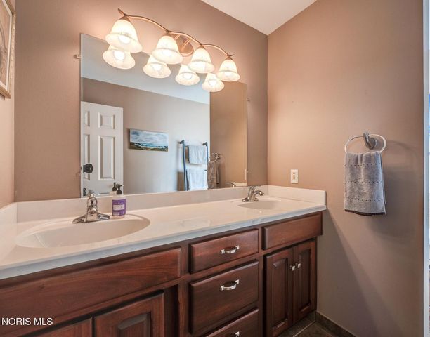 1800 Timber Ridge Drive, Bowling Green, OH 43402