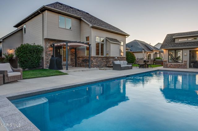 1800 Timber Ridge Drive, Bowling Green, OH 43402