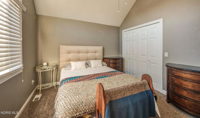 1800 Timber Ridge Drive, Bowling Green, OH 43402