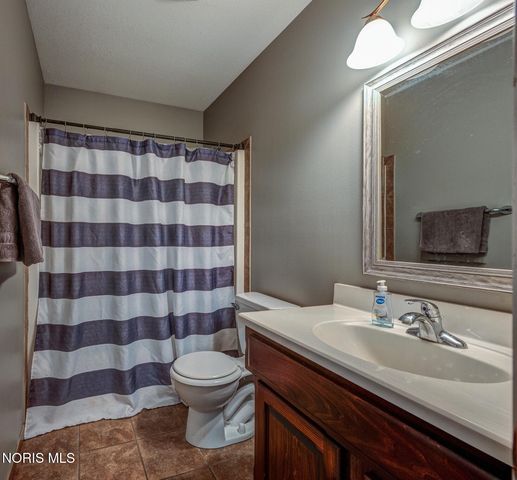 1800 Timber Ridge Drive, Bowling Green, OH 43402