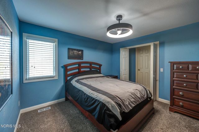 1800 Timber Ridge Drive, Bowling Green, OH 43402