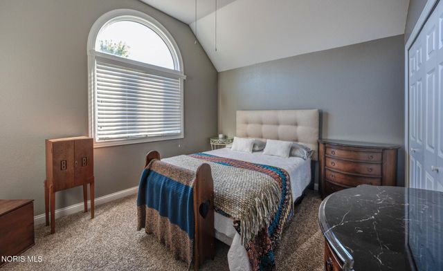 1800 Timber Ridge Drive, Bowling Green, OH 43402