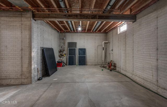 1800 Timber Ridge Drive, Bowling Green, OH 43402