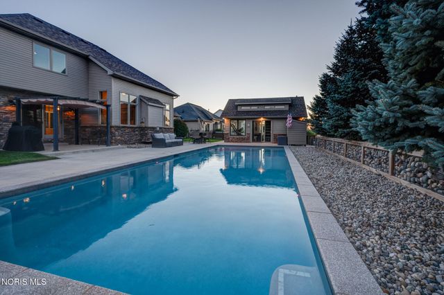 1800 Timber Ridge Drive, Bowling Green, OH 43402