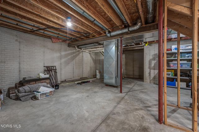 1800 Timber Ridge Drive, Bowling Green, OH 43402