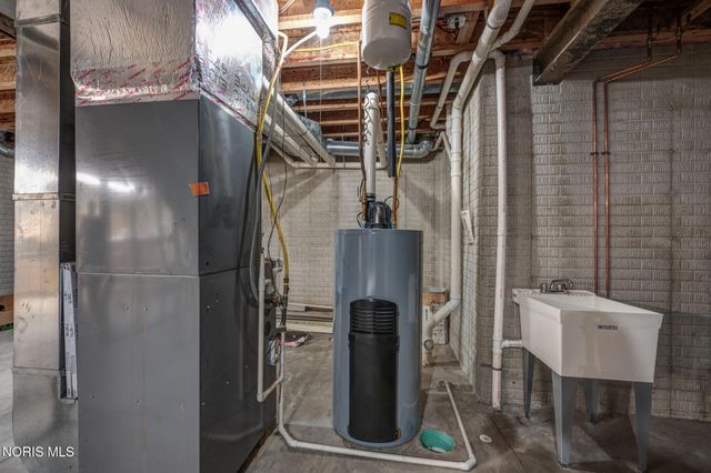 1800 Timber Ridge Drive, Bowling Green, OH 43402