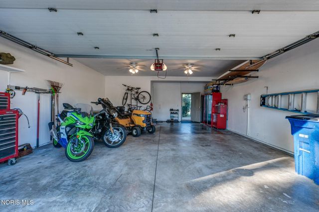 1800 Timber Ridge Drive, Bowling Green, OH 43402