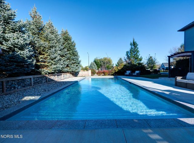 1800 Timber Ridge Drive, Bowling Green, OH 43402