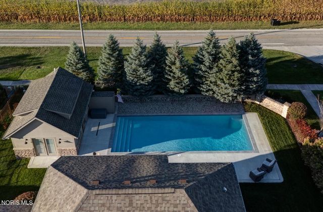 1800 Timber Ridge Drive, Bowling Green, OH 43402