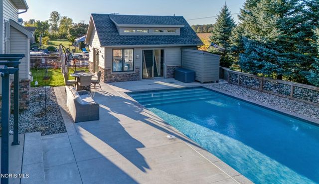 1800 Timber Ridge Drive, Bowling Green, OH 43402