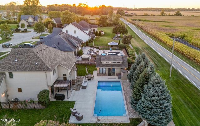 1800 Timber Ridge Drive, Bowling Green, OH 43402