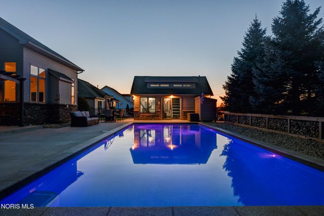 1800 Timber Ridge Drive, Bowling Green, OH 43402