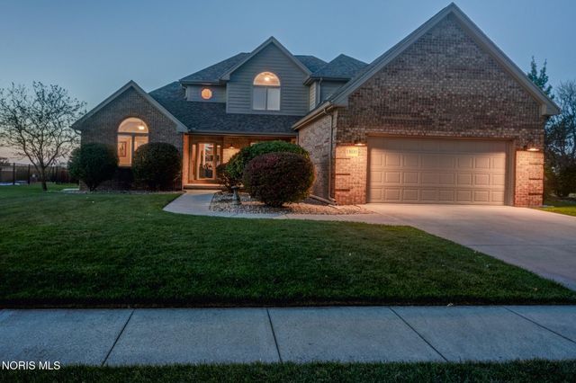 1800 Timber Ridge Drive, Bowling Green, OH 43402