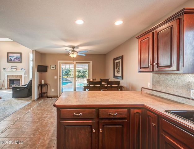 1800 Timber Ridge Drive, Bowling Green, OH 43402