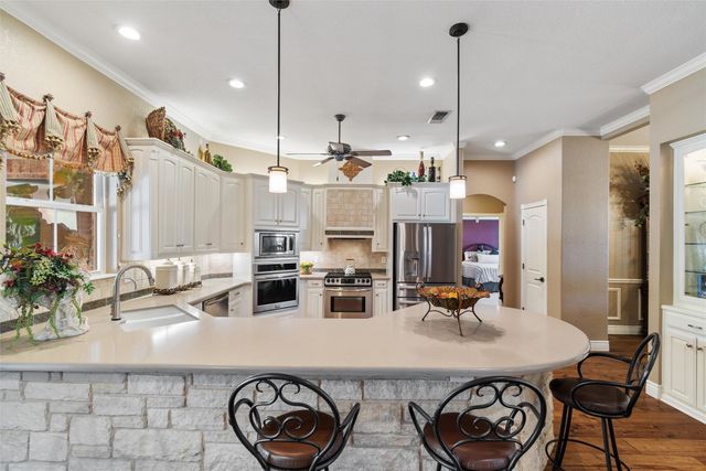 102 Ridge Court, Glen Rose, TX 76043