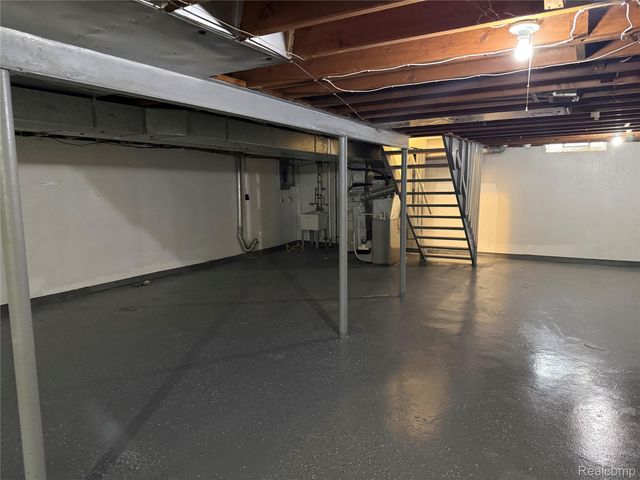 2501 King Road, Trenton, MI 48183