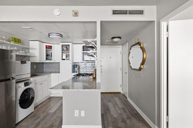 1800 Lavaca ST 207, Austin, TX 78701