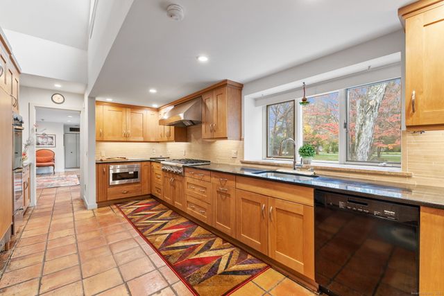 88 Starin Drive, Stamford, CT 06902