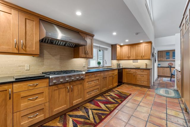 88 Starin Drive, Stamford, CT 06902