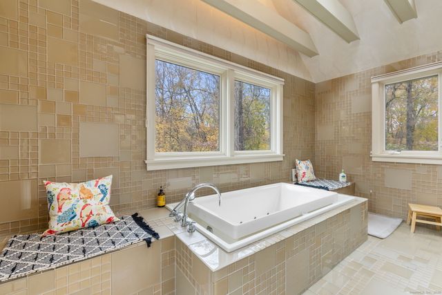 88 Starin Drive, Stamford, CT 06902