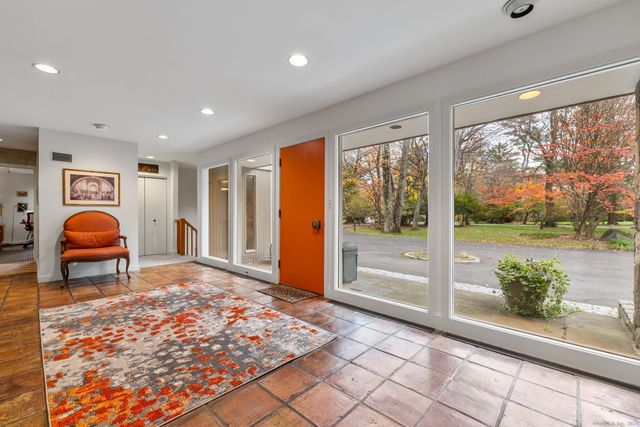 88 Starin Drive, Stamford, CT 06902