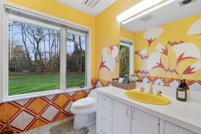 88 Starin Drive, Stamford, CT 06902