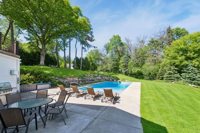 13920 Mcginty Road E, Minnetonka, MN 55305