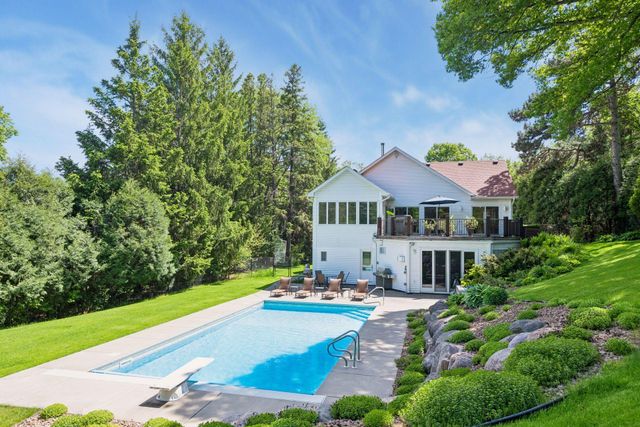13920 Mcginty Road E, Minnetonka, MN 55305
