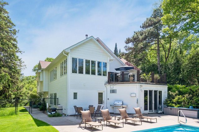 13920 Mcginty Road E, Minnetonka, MN 55305