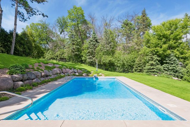 13920 Mcginty Road E, Minnetonka, MN 55305