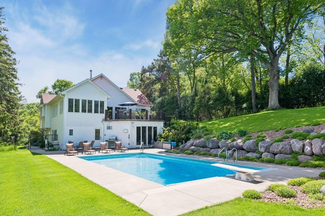 13920 Mcginty Road E, Minnetonka, MN 55305
