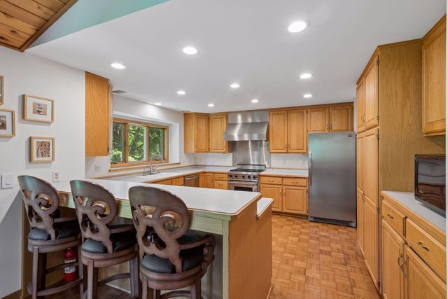 13920 Mcginty Road E, Minnetonka, MN 55305