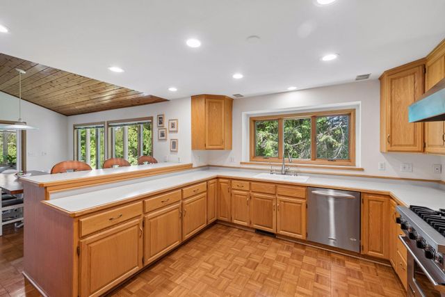 13920 Mcginty Road E, Minnetonka, MN 55305